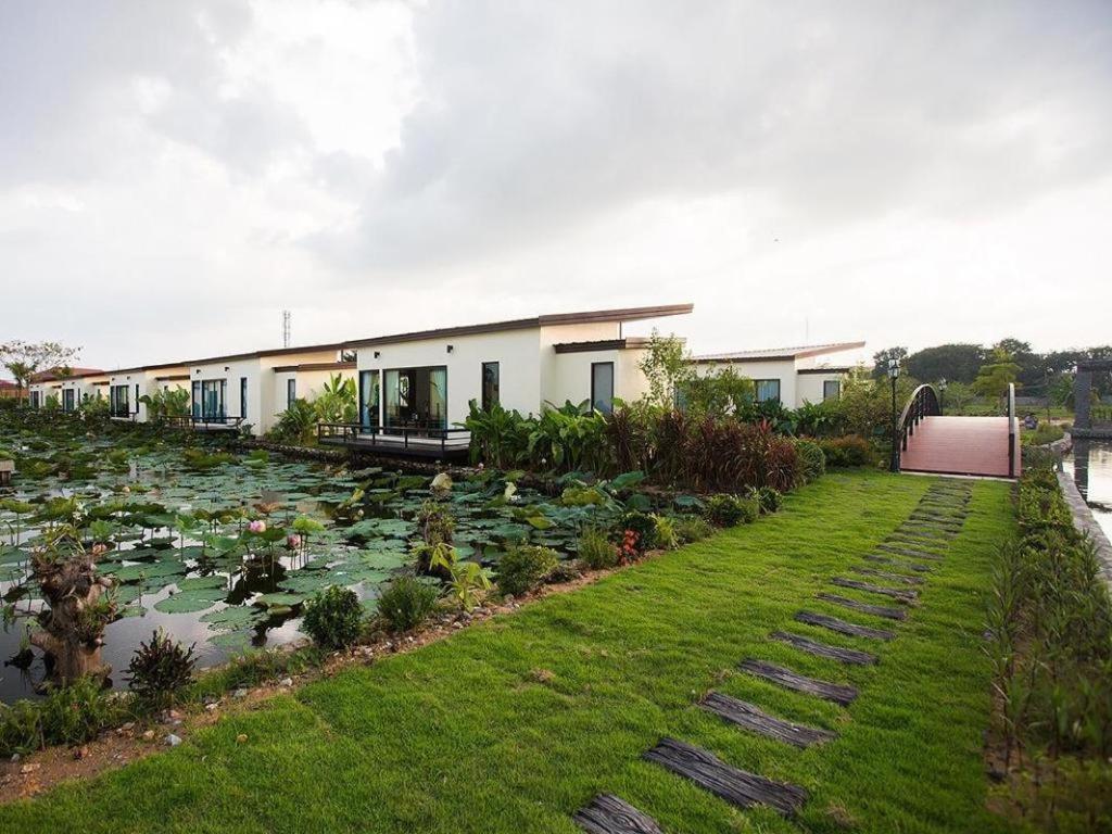 Bua Tara Resort Nong Prue Ngoại thất bức ảnh
