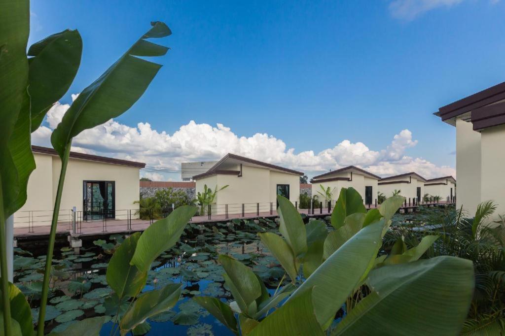 Bua Tara Resort Nong Prue Ngoại thất bức ảnh