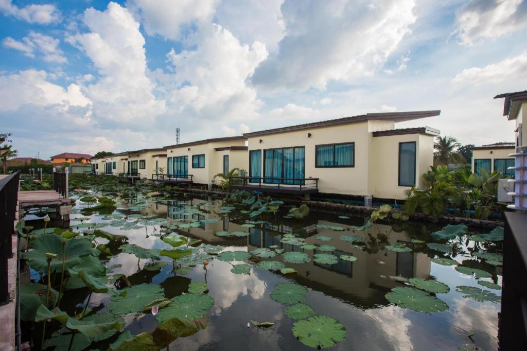 Bua Tara Resort Nong Prue Ngoại thất bức ảnh