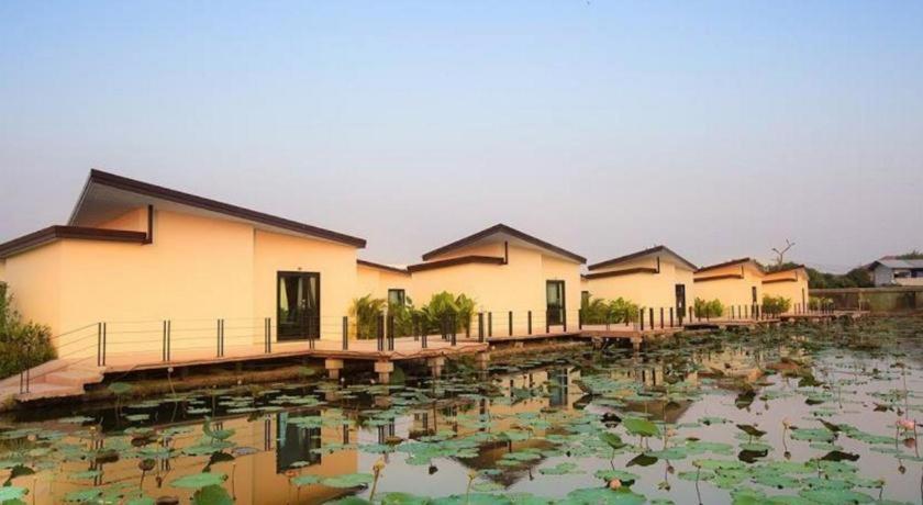 Bua Tara Resort Nong Prue Ngoại thất bức ảnh