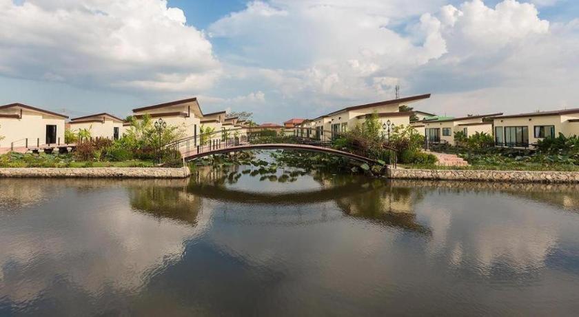 Bua Tara Resort Nong Prue Ngoại thất bức ảnh
