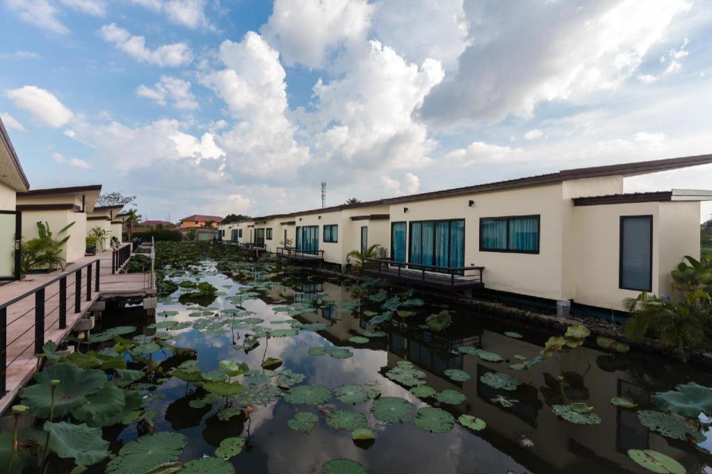 Bua Tara Resort Nong Prue Ngoại thất bức ảnh